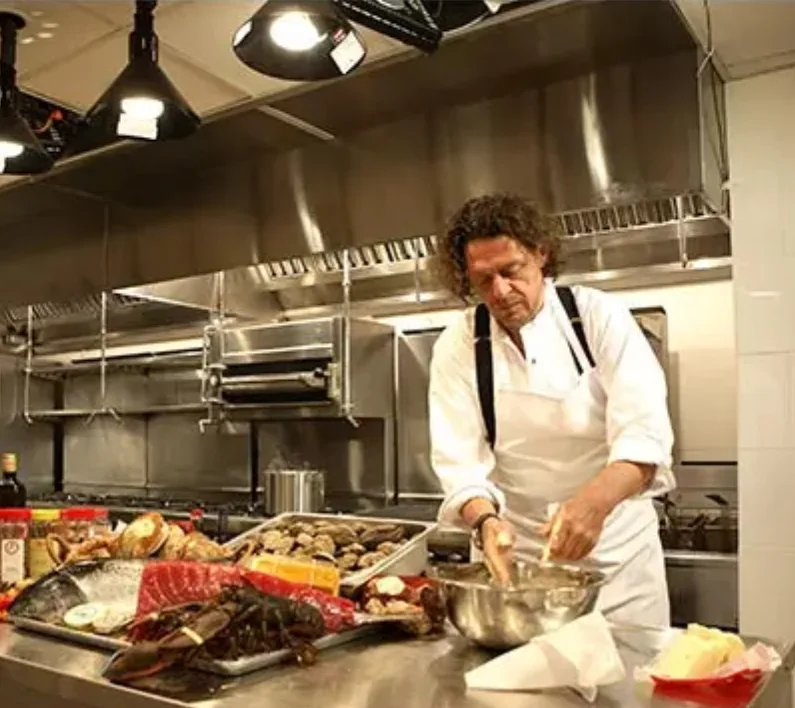 THE CHEF EXTRAORDINAIRE