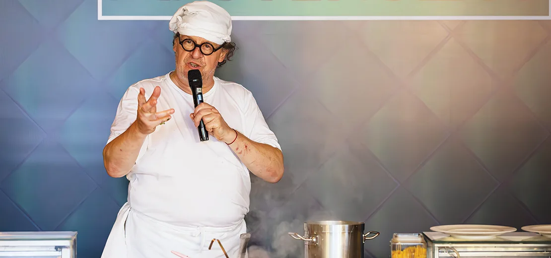 THE CHEF EXTRAORDINAIRE
